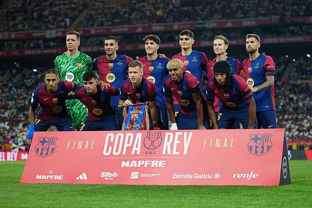 邵佳一告诫小球员：怎么能喝可乐呢，光跟老队员学散漫了